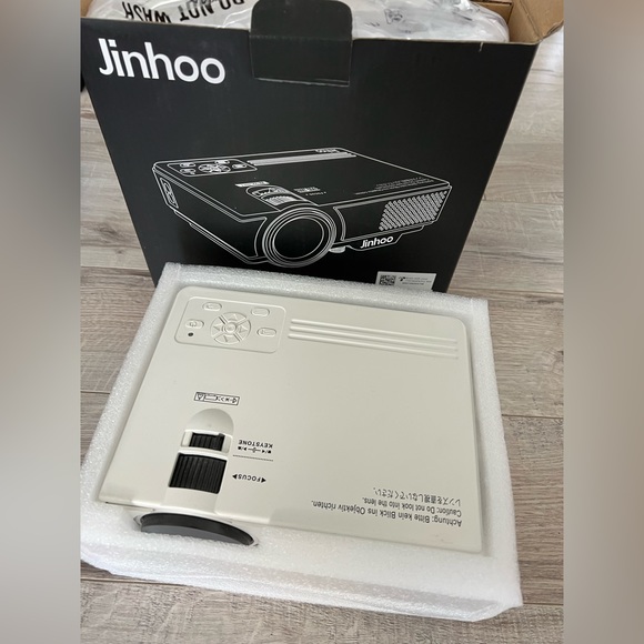 JINHOO PROJECTOR - Picture 1 of 1
